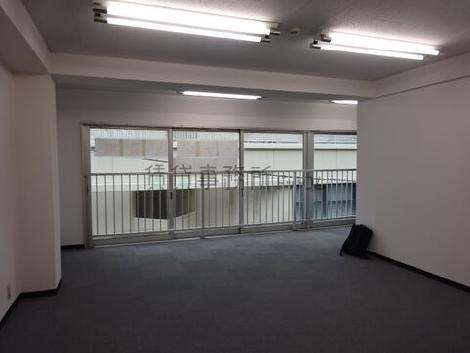 正興鶴瀬駅西口ビルの室内