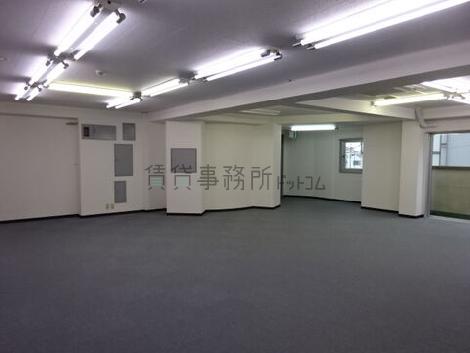 正興鶴瀬駅西口ビルの室内