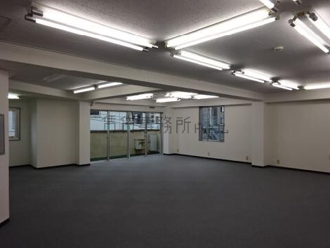 正興鶴瀬駅西口ビルの室内