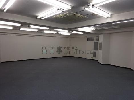 正興鶴瀬駅西口ビルの室内