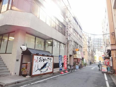 築地駅へ連絡する通りへ出ます
