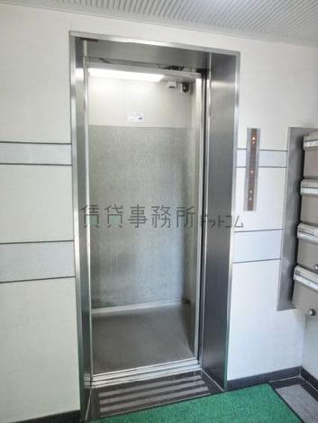防犯カメラを用意