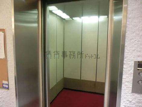 エレベーター内