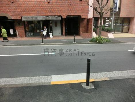 正面入口付近から見た周辺です