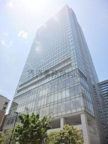 東側からの外観