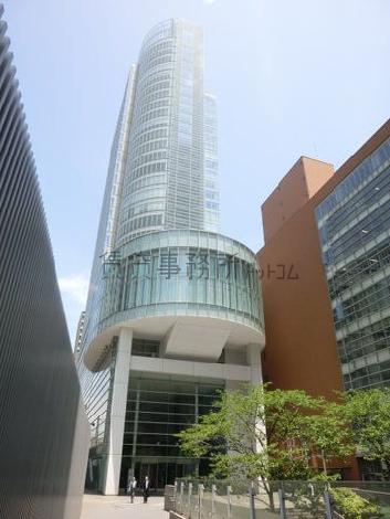 スリムな正面