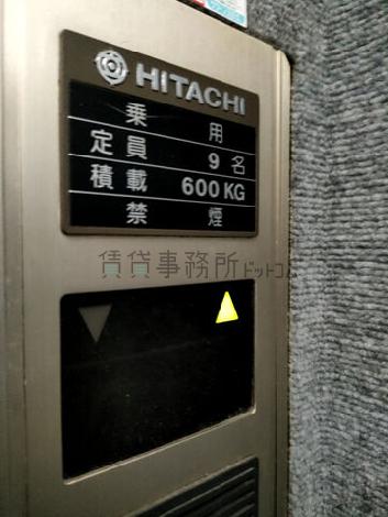 エレベーター９名乗り