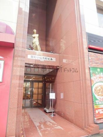 天井の高い玄関口