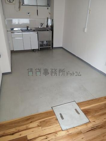 産友ビル麦田町の室内