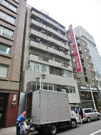 前面道路側にバルコニーがございます