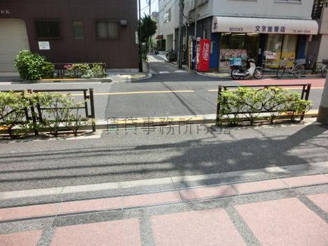 前面道路です
