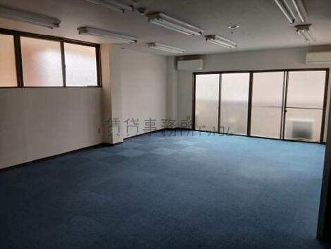 日の基ビルの室内