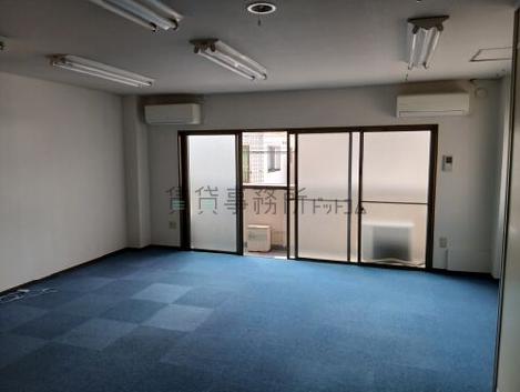 日の基ビルの室内