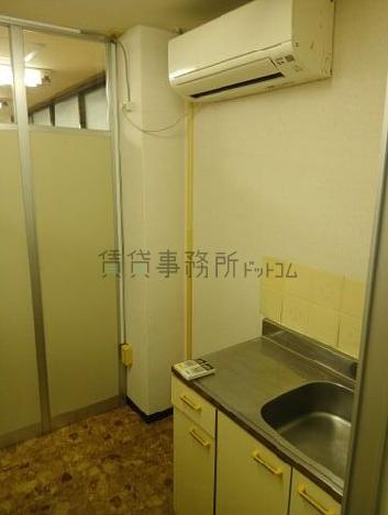 日の基ビルの給湯室