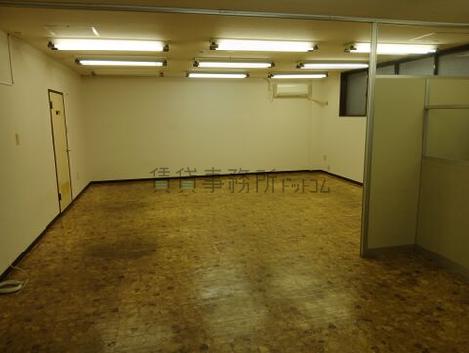 日の基ビルの室内