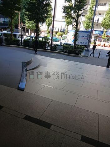 出入口付近