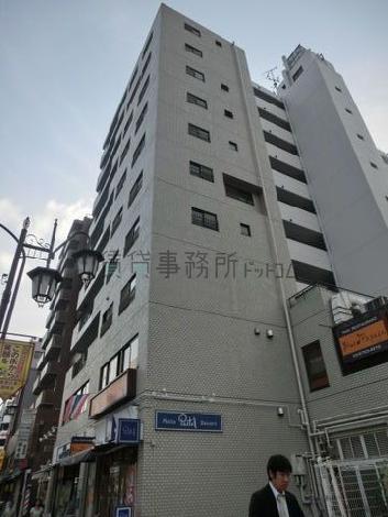 渋谷川側からの外観です