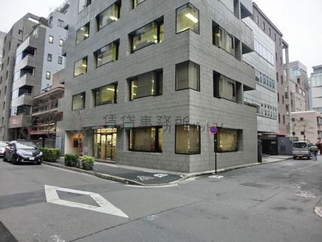 裏路地の閑静な立地です