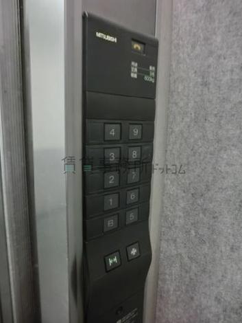 エレベーターの操作盤です