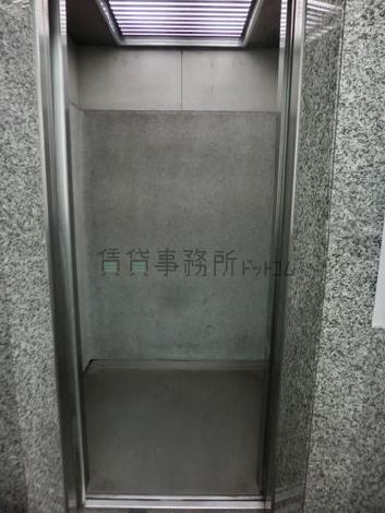 すっきりとしたカゴ内
