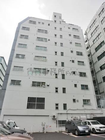 窓の多い側面からの外観