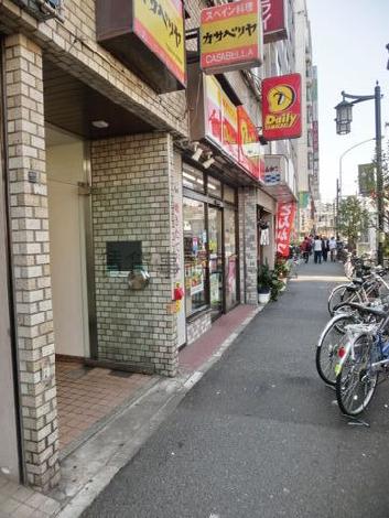 1階にコンビニエンスストア