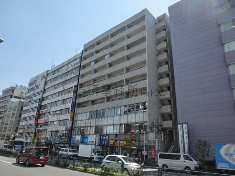 ビルが立ち並びます