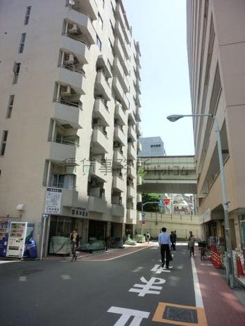 人の往来が多い通り側