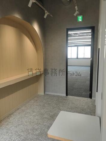 貸室内エントランス