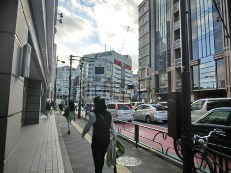 正面玄関から代々木方向です
