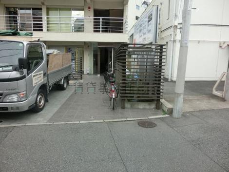 正面入口付近です