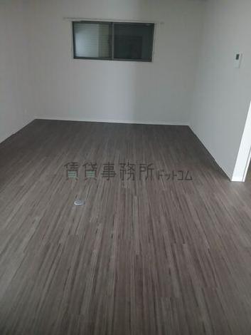 春江町貸事務所の室内