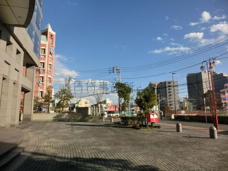 玄関前から国立方向の写真です