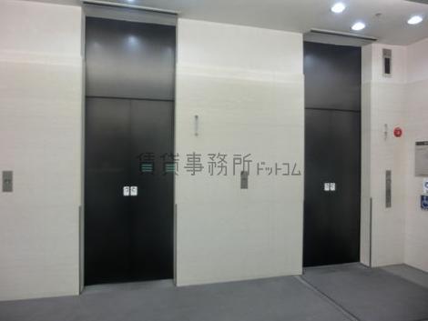 エレベーター3基あります