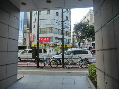 正面玄関前の写真です