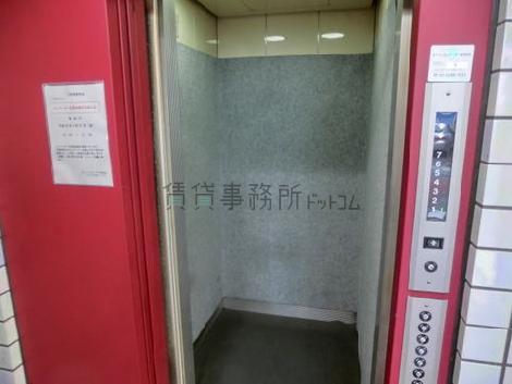 エレベーター内です