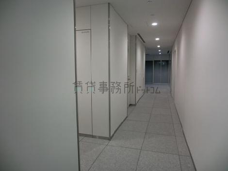 通用口への通路です