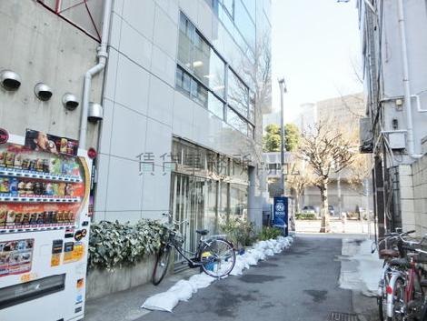 隣接する脇道奥からの景観