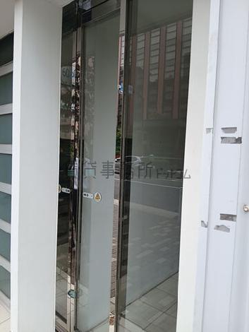 出入口付近