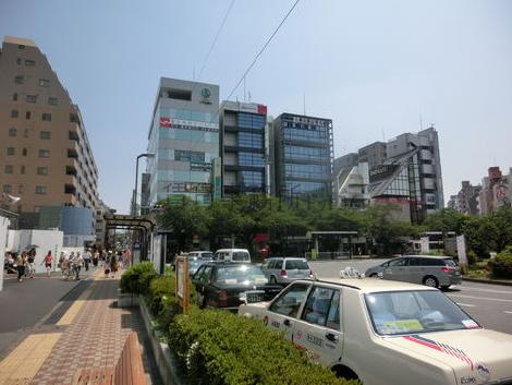 バスロータリーに面しているので、開放感抜群です