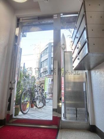 片開きの扉