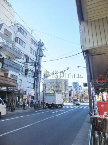 車通りの多い公道