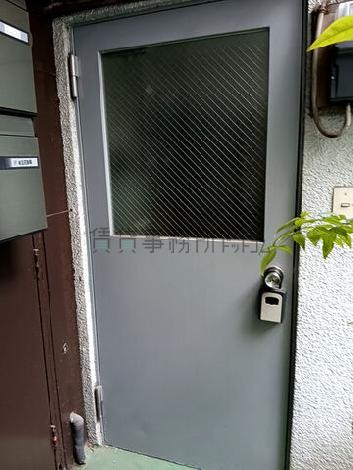 1階貸室入口