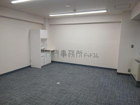 フサカビルの室内