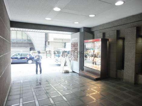 間口の広い玄関回り