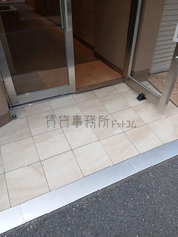 正面玄関前　段差