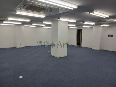 スギタビルの室内