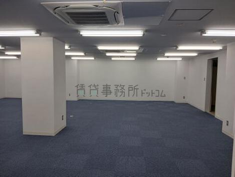 スギタビルの室内