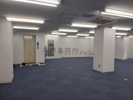 スギタビルの室内