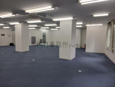 スギタビルの室内